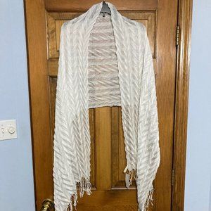 NWT * Beautiful & Glittery White Scarf / Wrap